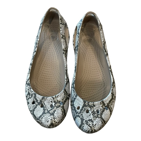 Crocs flat, faux snake skin size 7 - Picture 3 of 4